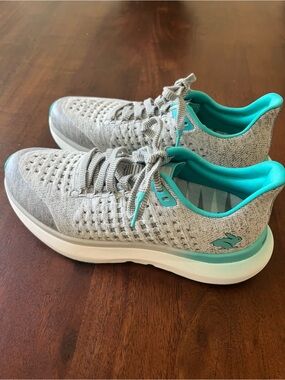 Rabbit running shoes size 8